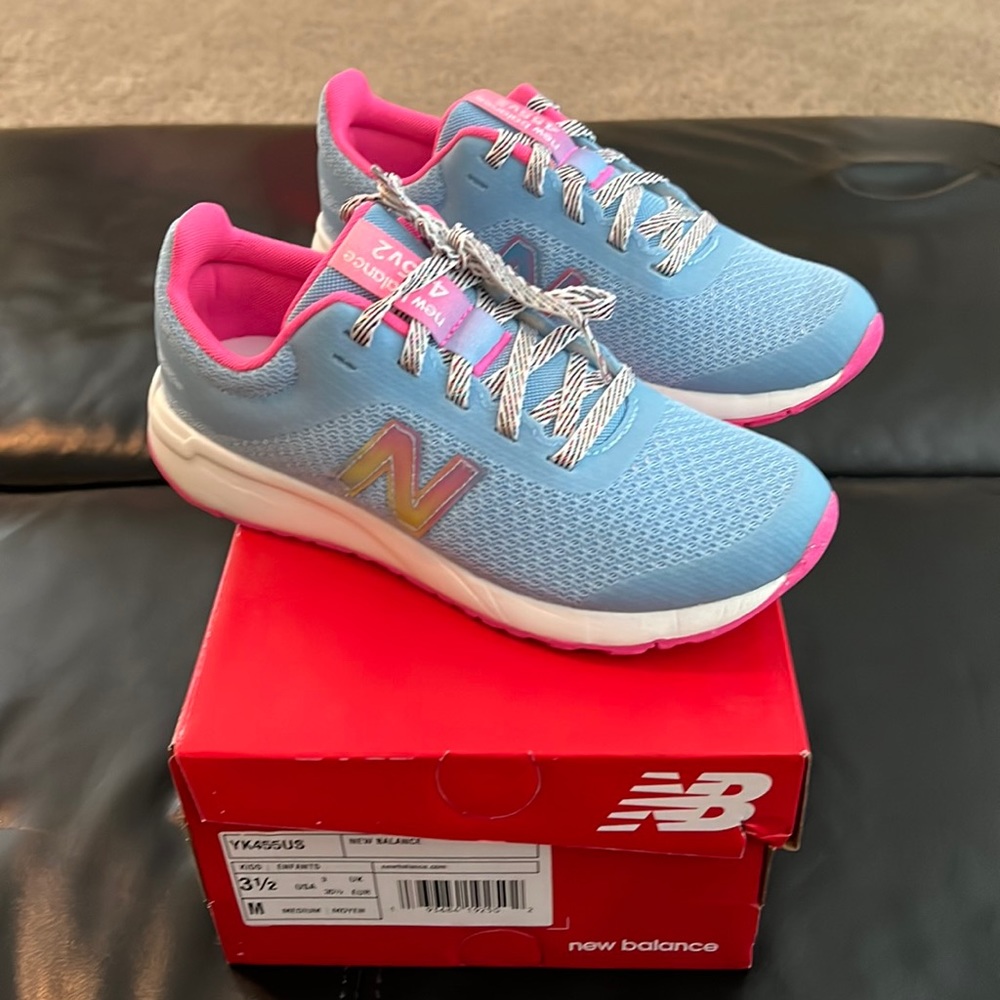New Balance tennis shoes